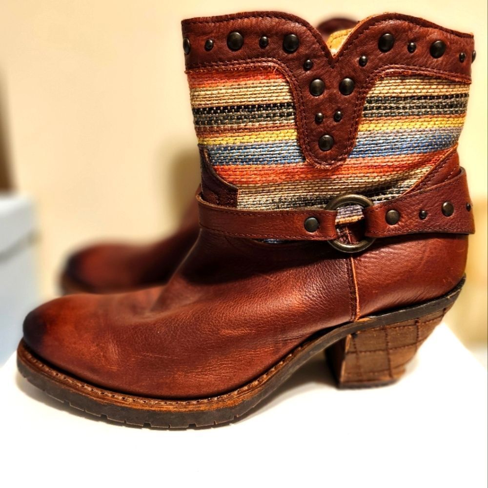 NEW Justin™️ Brown Leather/Textile Heeled Ankle Boots Womens sz.6.5 Ret.$200